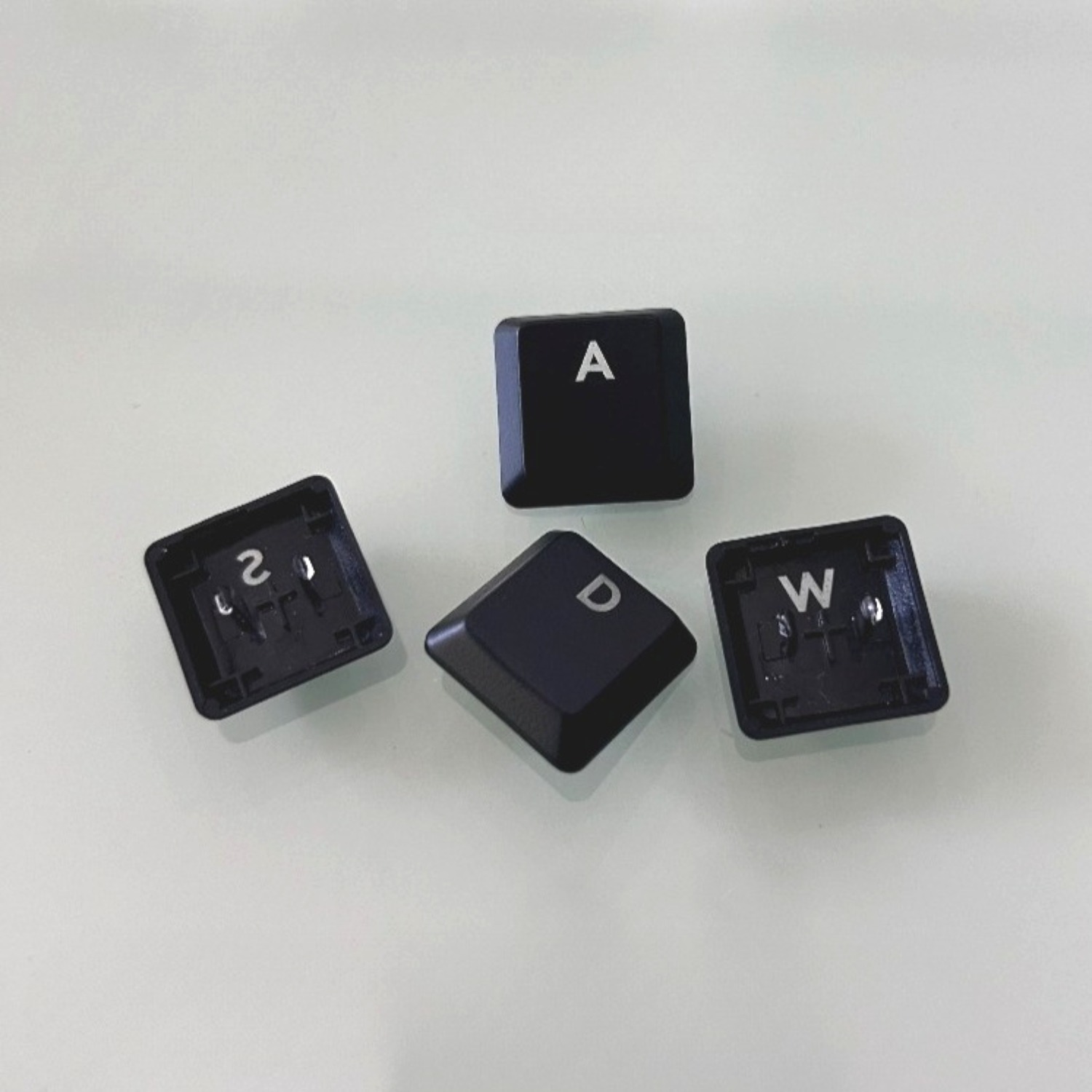 Przezroczyste, niskie klawisze – Gaming Keyboard Tkl recenzja i cena
